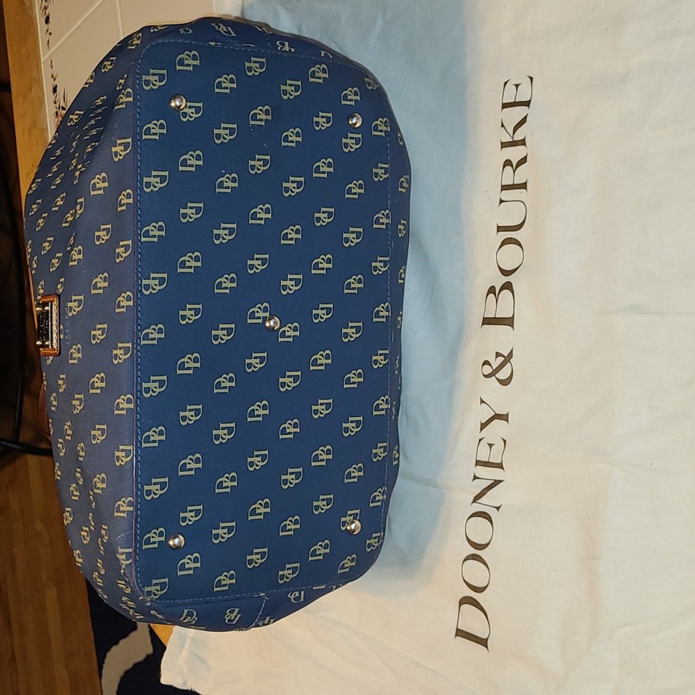 Dooney & Bourke Navy & Gold Bag.  Pre-loved - Picture 9 of 16